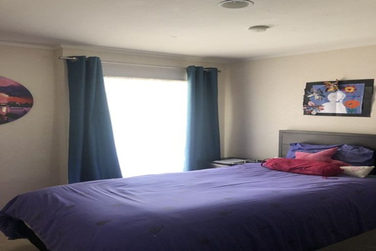 Photo of property in 44a De Havilland Drive, Goodwood Heights, Auckland, 2105
