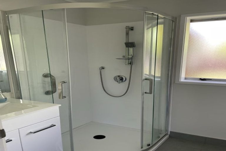 Photo of property in 1/4 Pemberton Avenue, Bayview, Auckland, 0629