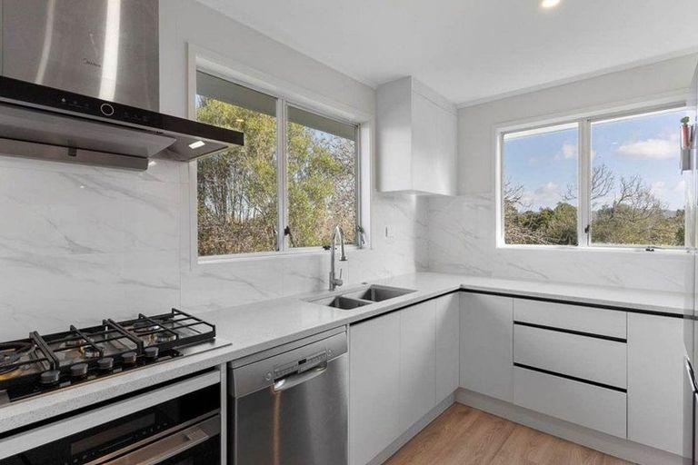 Photo of property in 38 Sunline Avenue, Massey, Auckland, 0614