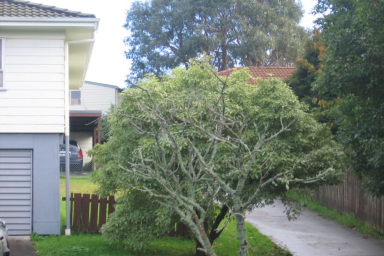 Photo of property in 77 Reynella Drive, Massey, Auckland, 0614