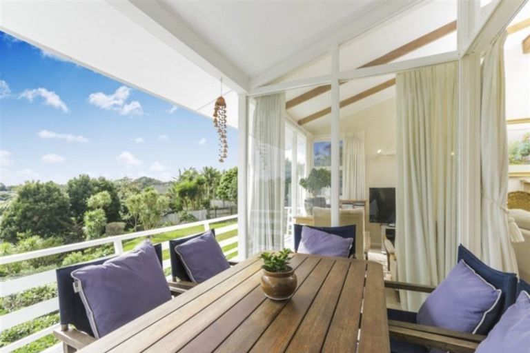 Photo of property in 154 Bleakhouse Road, Mellons Bay, Auckland, 2014