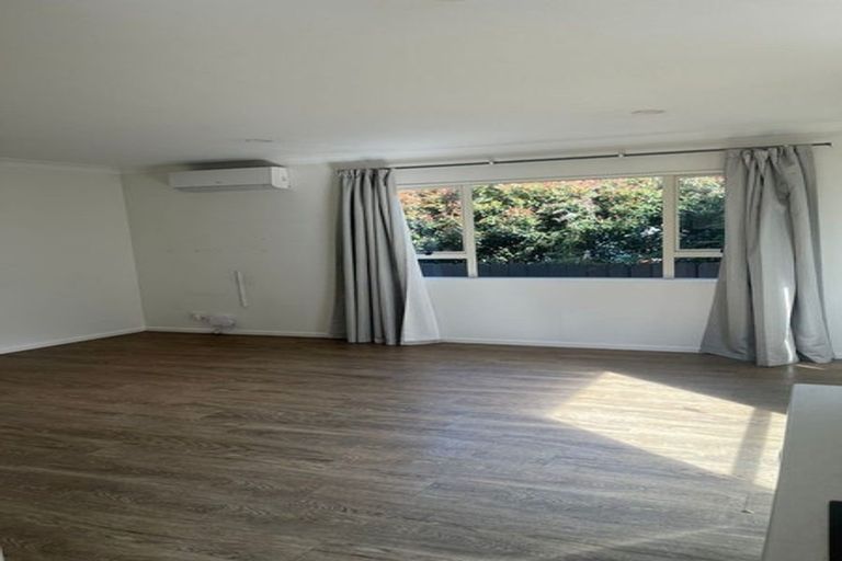 Photo of property in 98 Lantana Road, Green Bay, Auckland, 0604