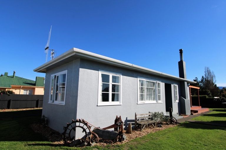 Photo of property in 5 Henderson Street, Dannevirke, 4930