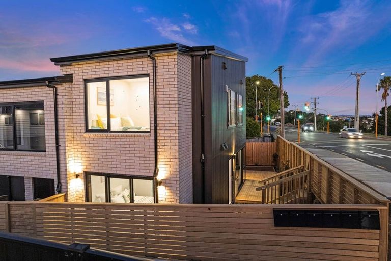 Photo of property in 98a Royal Road, Massey, Auckland, 0614