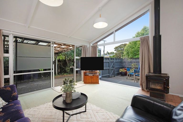 Photo of property in 87 Matai Road, Raumati South, Paraparaumu, 5032