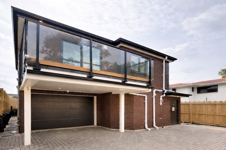 Photo of property in 4253 Great North Road, Glendene, Auckland, 0602