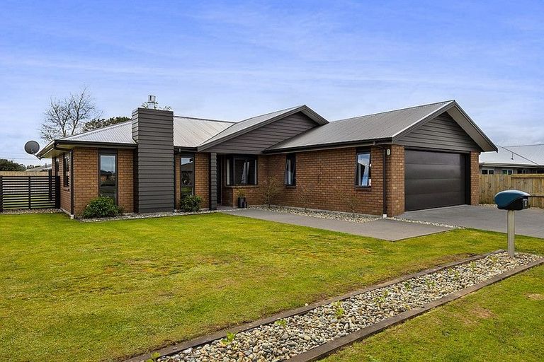 Photo of property in 6 Montague Grove, Stratford, 4332