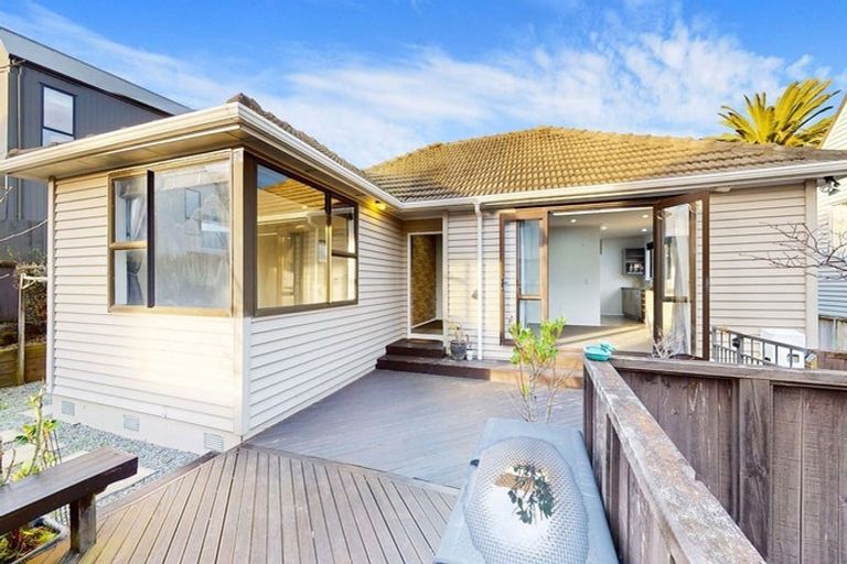 Photo of property in 14c Bracken Road, Newlands, Wellington, 6037