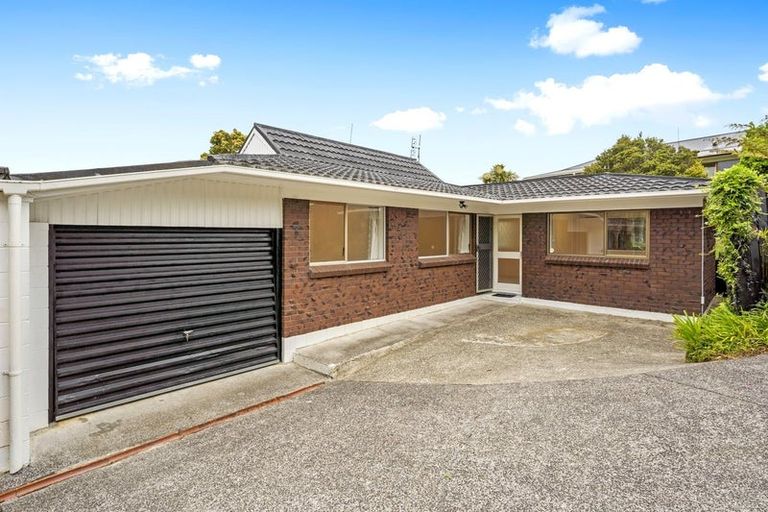 Photo of property in 1/12 Hollyhock Place, Browns Bay, Auckland, 0630