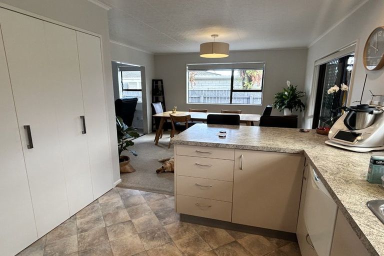 Photo of property in 5 Oriwa Street, Waikanae, 5036