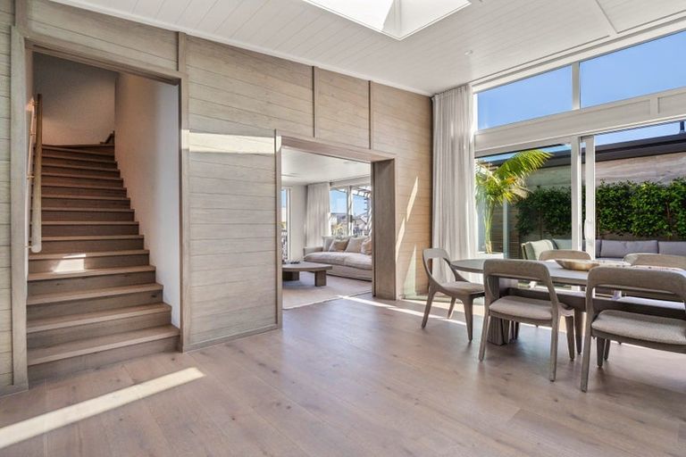 Photo of property in 10a Sunbrae Grove, Mount Maunganui, 3116