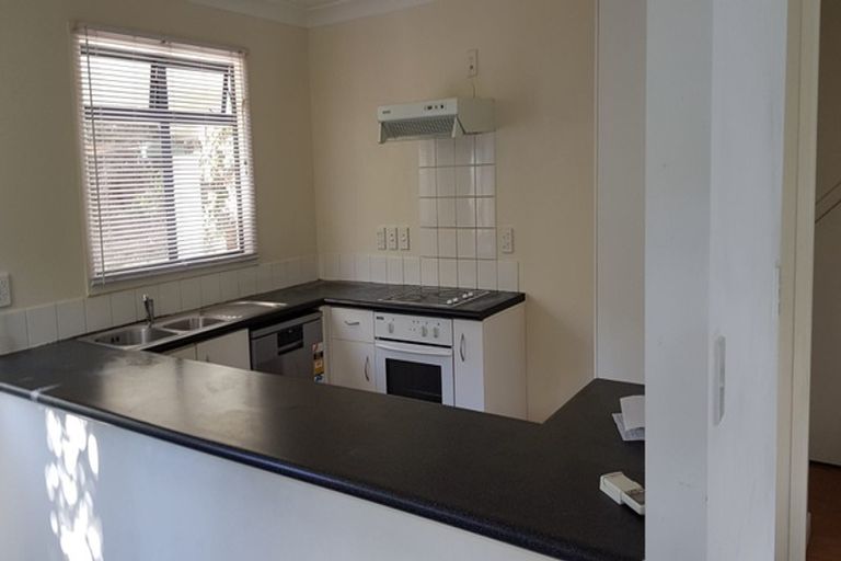 Photo of property in 152a Newlands Road, Newlands, Wellington, 6037