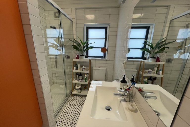 Photo of property in Westhaven Apartments, 11/127u Molesworth Street, Thorndon, Wellington, 6011