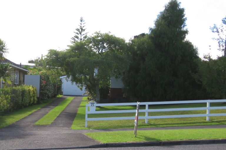 Photo of property in 15 Gloria Avenue, Te Atatu Peninsula, Auckland, 0610