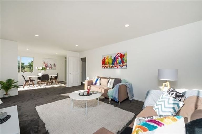 Photo of property in 2/42 Holland Road, Hillcrest, Auckland, 0627