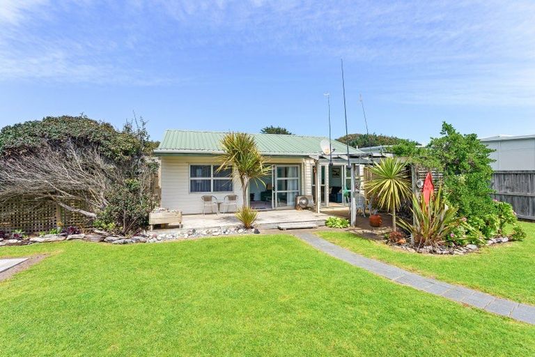 Photo of property in 19 Karaka Street, Otaki Beach, Otaki, 5512