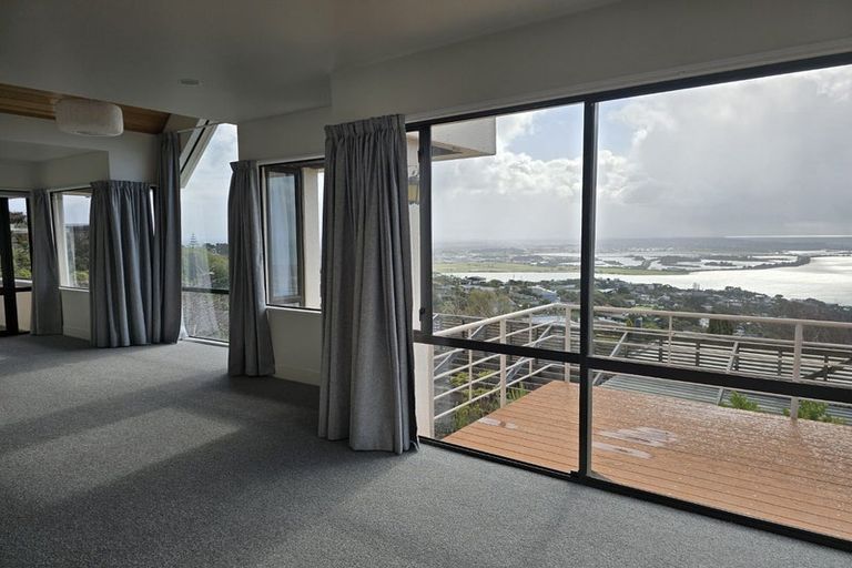 Photo of property in 2/17 Belleview Terrace, Mount Pleasant, Christchurch, 8081