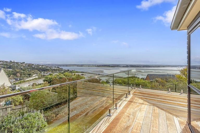 Photo of property in 20 Inverness Lane, Redcliffs, Christchurch, 8081