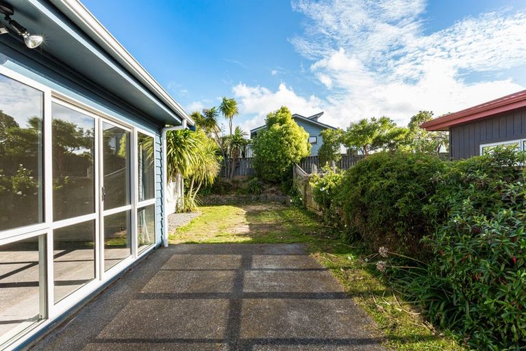 Photo of property in 6 Routeburn Avenue, Aotea, Porirua, 5024