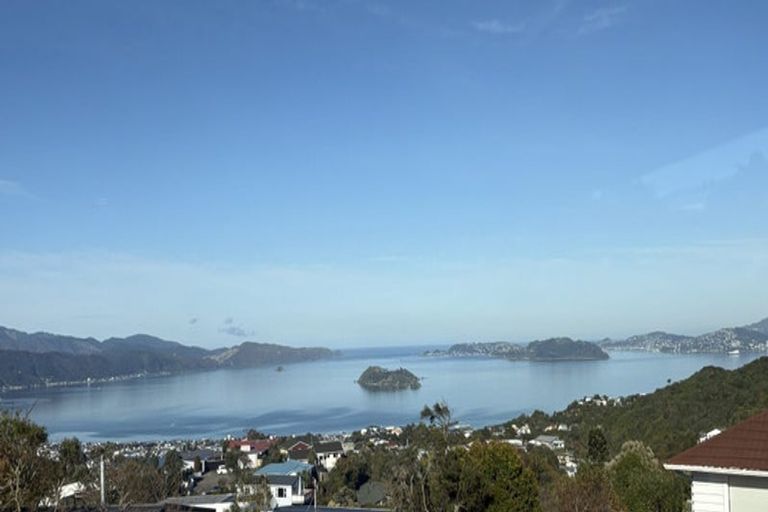 Photo of property in 5 Oakleigh Street, Maungaraki, Lower Hutt, 5010