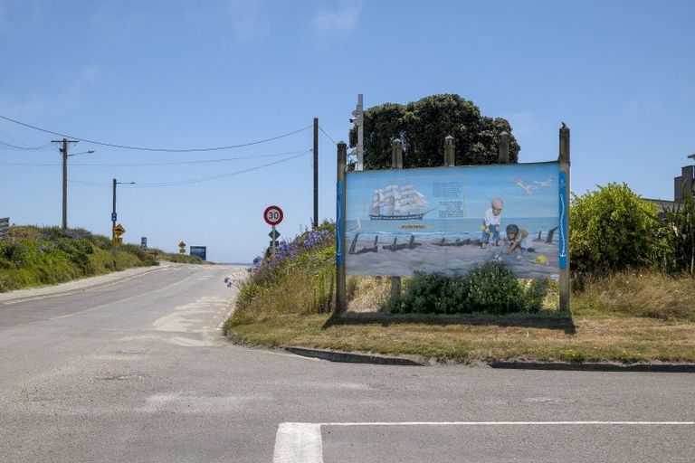 Photo of property in 15 Roma Way, Waitarere, 5510