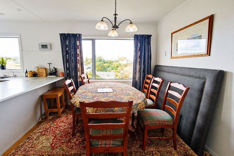 Photo of property in 17 Humphreys Grove, Titahi Bay, Porirua, 5022