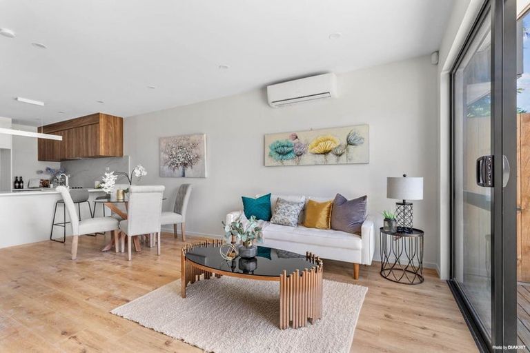 Photo of property in 2/24 Carnoustie Drive, Wattle Downs, Auckland, 2103