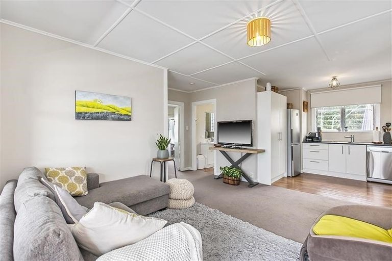 Photo of property in 15 Awaroa Road, Helensville, 0800