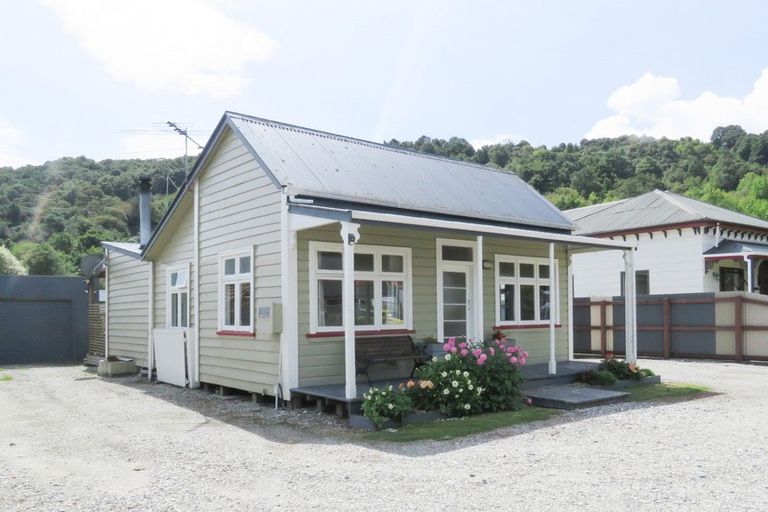 Photo of property in 6 Herald Street, Reefton, 7830