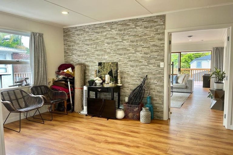 Photo of property in 1 Christina Avenue, Te Atatu South, Auckland, 0602