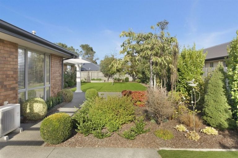 Photo of property in 32 Mokihi Gardens, Hillmorton, Christchurch, 8024