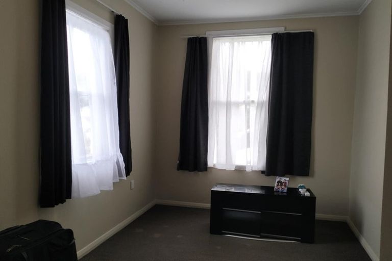 Photo of property in 1/50 Clyde Street, Island Bay, Wellington, 6023