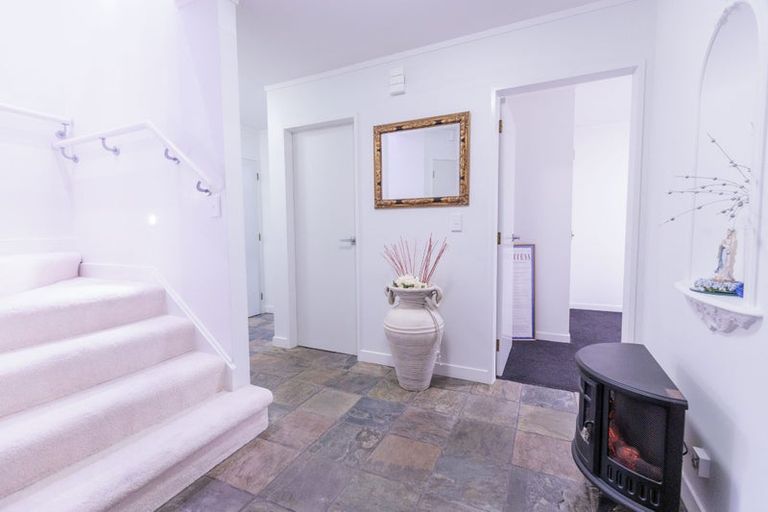 Photo of property in 3 Shastri Terrace, Khandallah, Wellington, 6035