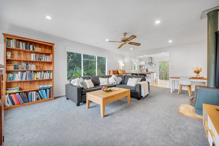 Photo of property in 24 Atkinson Road, Titirangi, Auckland, 0604