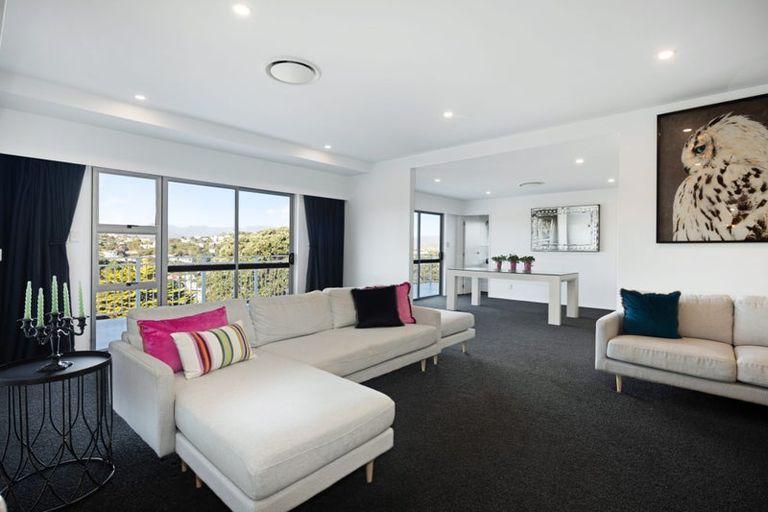 Photo of property in 99 Akaroa Drive, Maupuia, Wellington, 6022