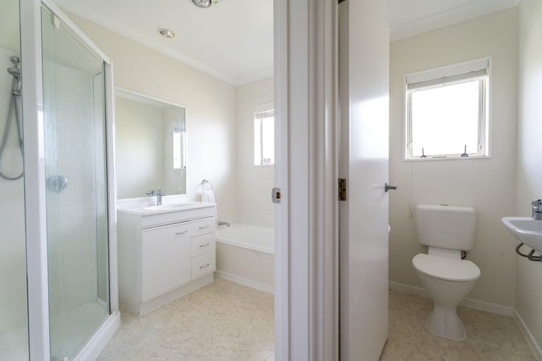 Photo of property in 17 Crown Hill, Paraparaumu, 5032