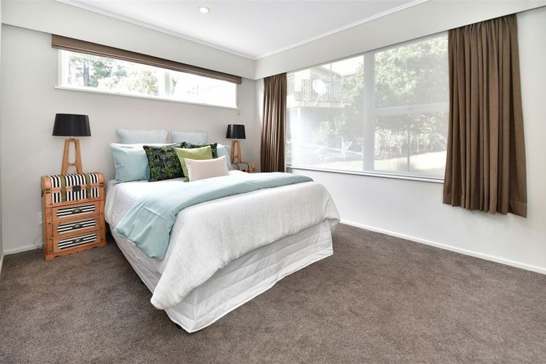 Photo of property in 12 Tawhana Crescent, Red Beach, 0932