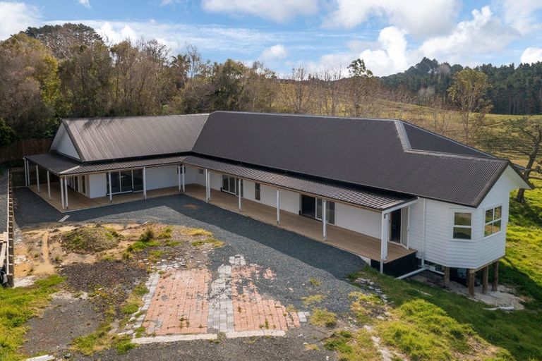 Photo of property in 90 Upper Orewa Road, Wainui, Silverdale, 0992