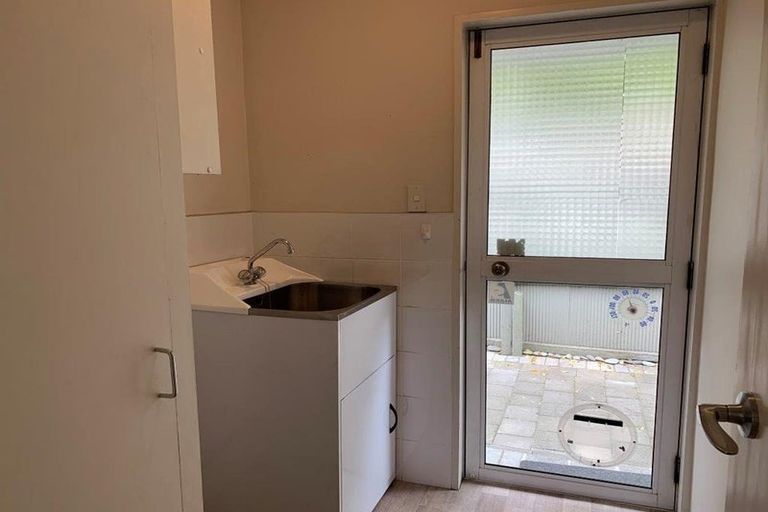 Photo of property in 11 Memorial Avenue, Ilam, Christchurch, 8053