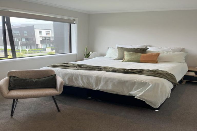 Photo of property in 32 Hobsonville Point Road, Hobsonville, Auckland, 0616