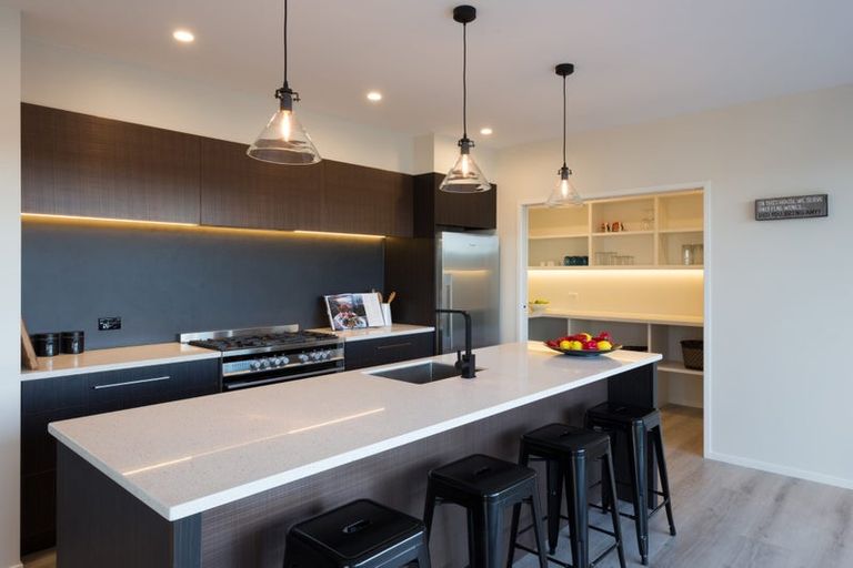 Photo of property in 16 Vogue Circle, Vogeltown, 4310