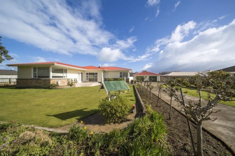 Photo of property in 187 Waihi Road, Hawera, 4610