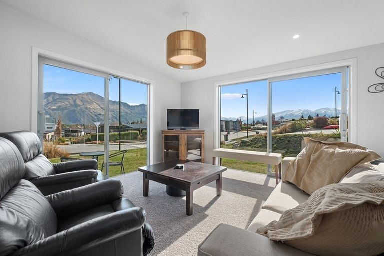 Photo of property in 24 Makomako Road, Wanaka, 9305