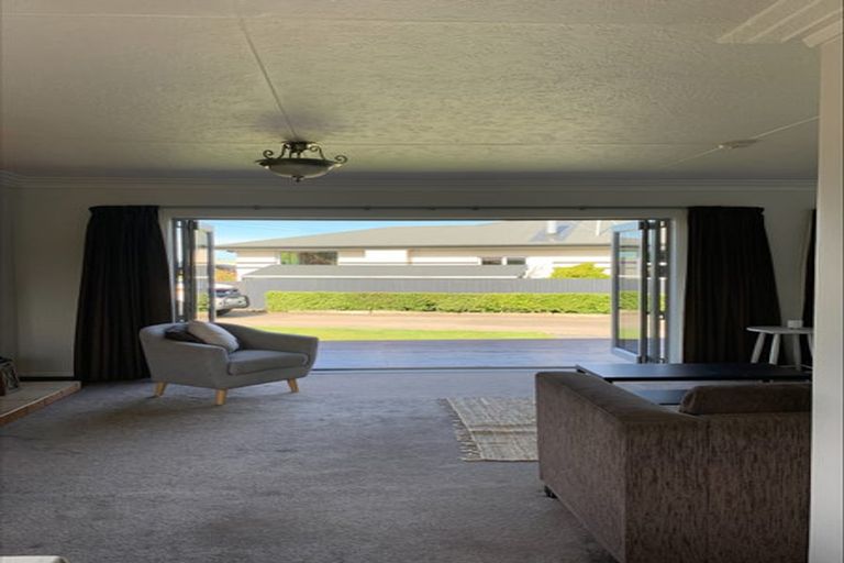 Photo of property in 50 Kilmarnock Street, Wallacetown, 9816