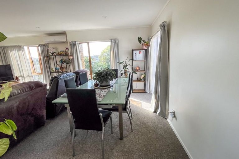 Photo of property in 12 Prince Regent Drive, Half Moon Bay, Auckland, 2012