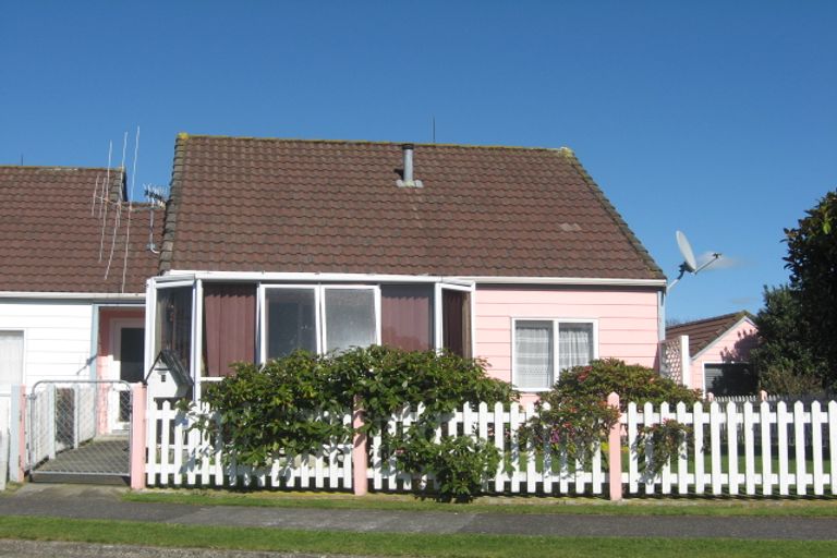 Photo of property in 3 Waimarie Park, Levin, 5510