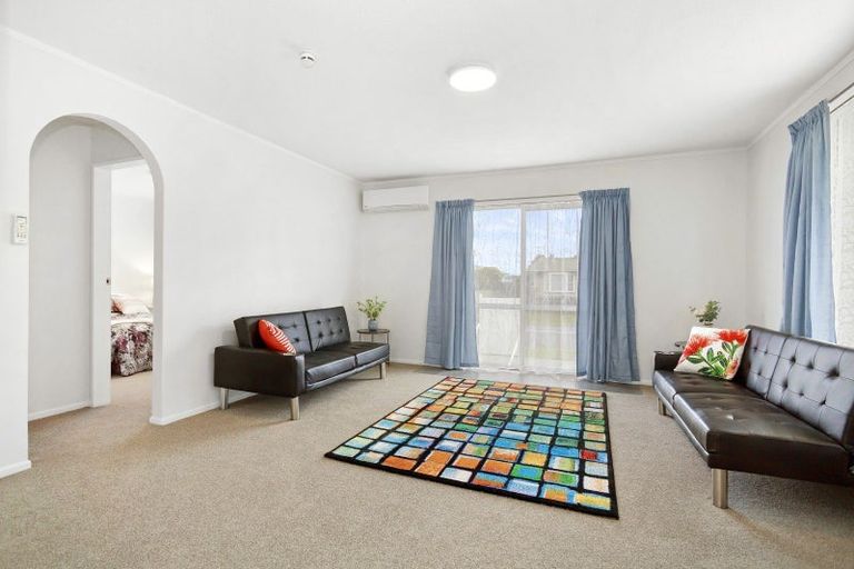 Photo of property in 2/12 Tacoma Drive, Totara Park, Upper Hutt, 5018