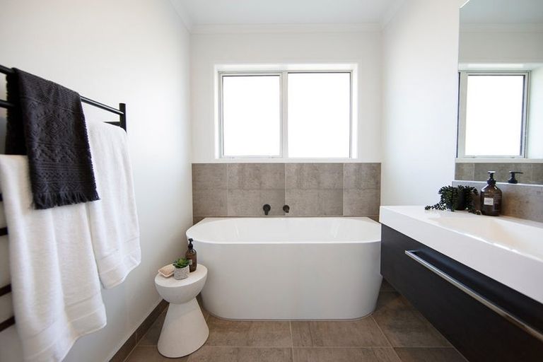 Photo of property in 1 Tremaine Avenue, Two Mile Bay, Taupo, 3330