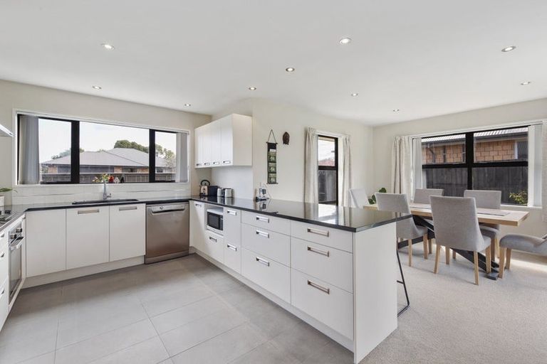 Photo of property in 32 Kotare Avenue, Rangiora, 7400