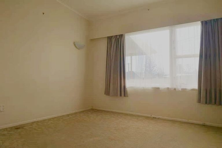 Photo of property in 10 Clendon Place, Manurewa, Auckland, 2102